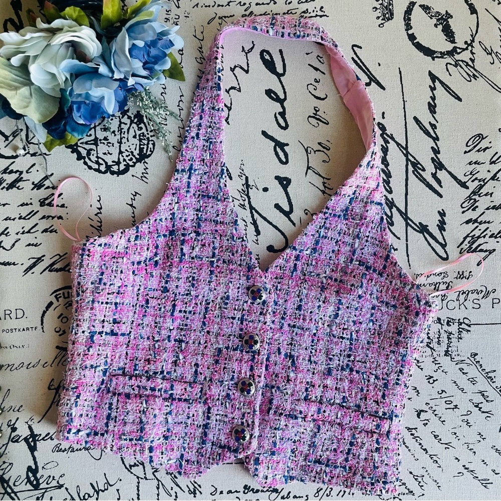 Chanel Pink Tweed Halter Vest Crop Top with Silk Lining & Deco Buttons / FR 38 - Picture 6 of 16